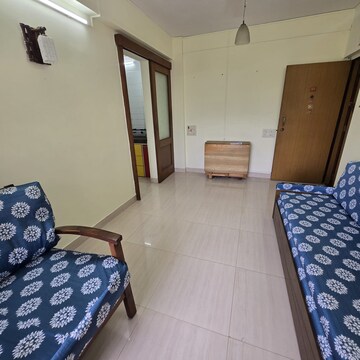 Living Room in 1.5 BHK Apartment at Kohinoor Tower Dadar, Dadar West – for Rent