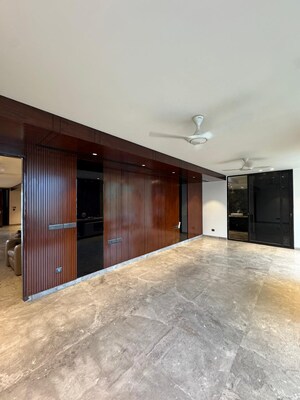 Room in 5 BHK Penthouse at DLF The Magnolias, Sector 42 – for Sale