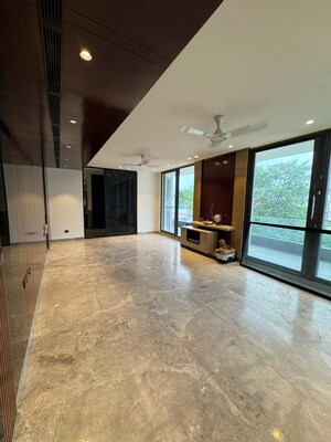 Room in 5 BHK Penthouse at DLF The Magnolias, Sector 42 – for Sale