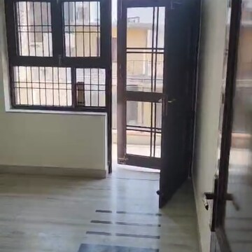 Room in 3 BHK Independent House at Sector 16 – for Rent