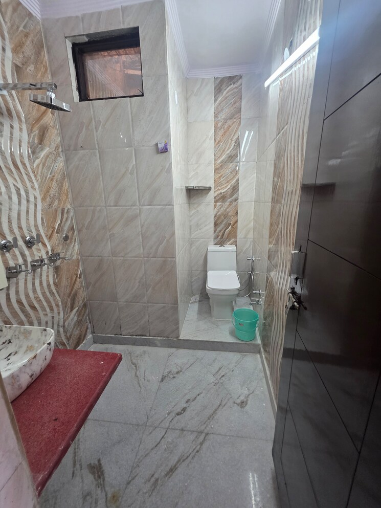 Bathroom, uttam nagar 3 Bedroom 100 Sq.Yd. Builder Floor In Uttam Nagar Delhi 9024626