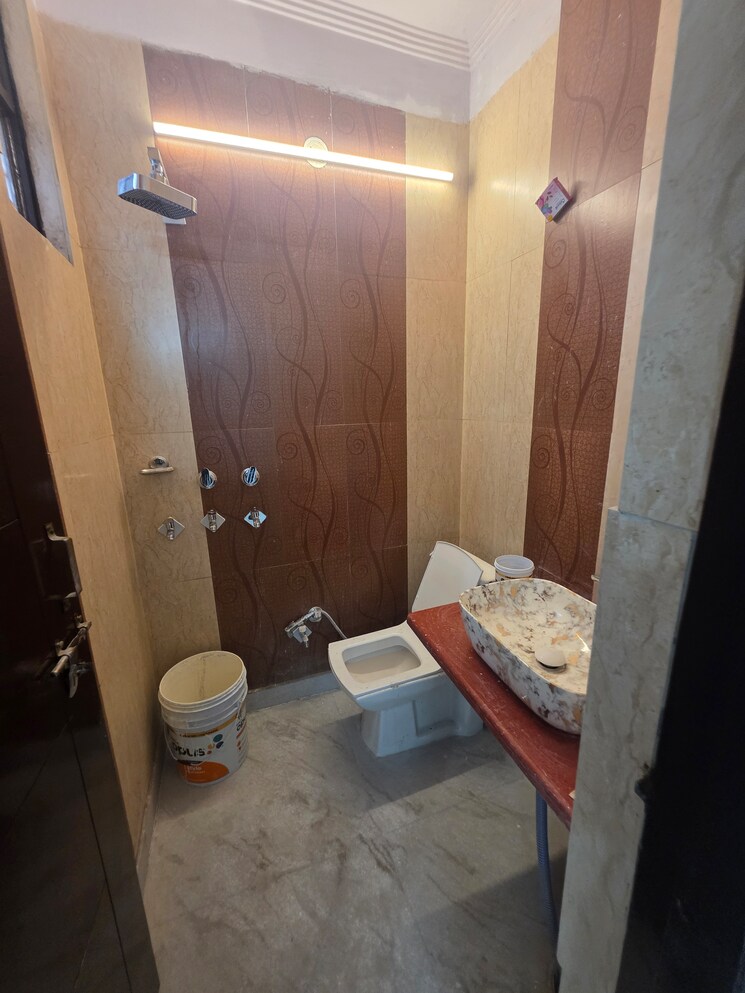 undefined, uttam nagar 3 Bedroom 100 Sq.Yd. Builder Floor In Uttam Nagar Delhi 9024626