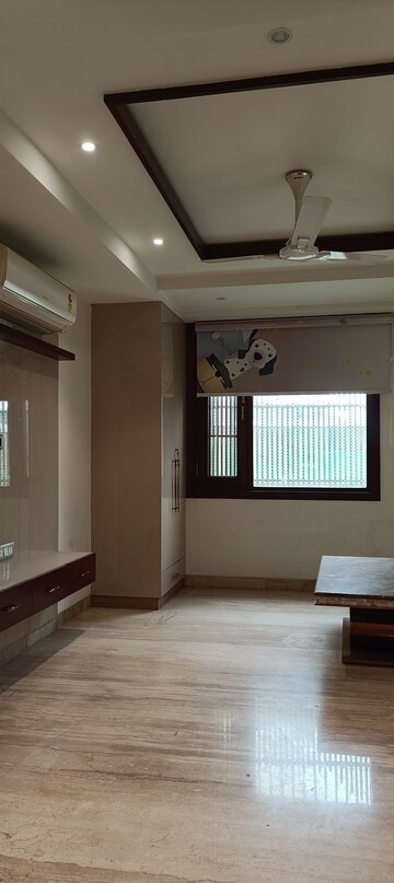 Room in 3 BHK Builder Floor at Anand Vihar – for Rent