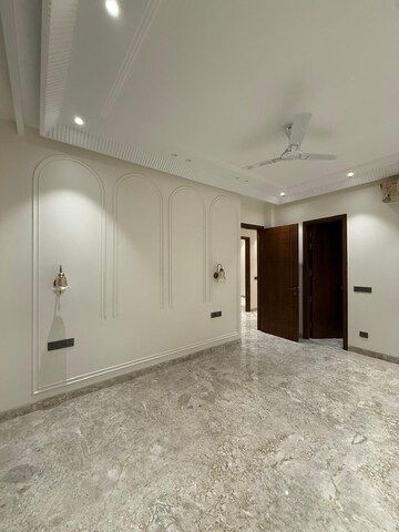 Room in 4 BHK Builder Floor at Greater Kailash ii – for Rent