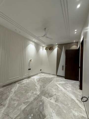 Room in 4 BHK Builder Floor at Greater Kailash ii – for Rent