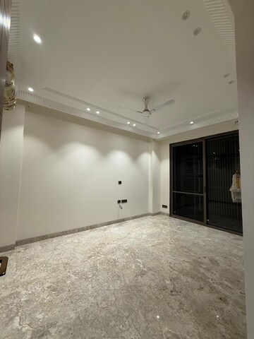 Room in 4 BHK Builder Floor at Greater Kailash ii – for Rent