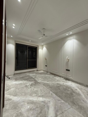 Room in 4 BHK Builder Floor at Greater Kailash ii – for Rent