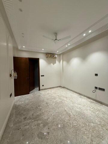 Room in 4 BHK Builder Floor at Greater Kailash ii – for Rent