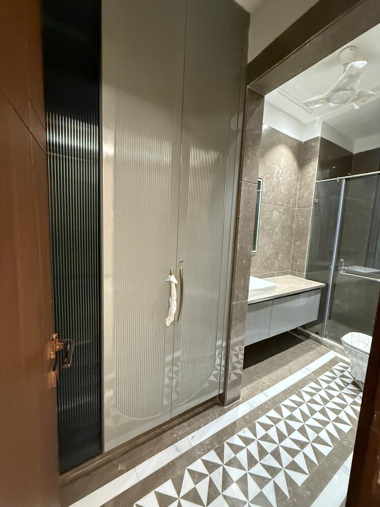 Bathroom, greater kailash ii 4 Bedroom 2500 Sq.Ft. Builder Floor In Greater Kailash ii Delhi 9024642