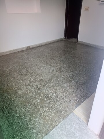 Room in 1.5 BHK Independent House at RWA Apartments, Sector 31 – for Rent