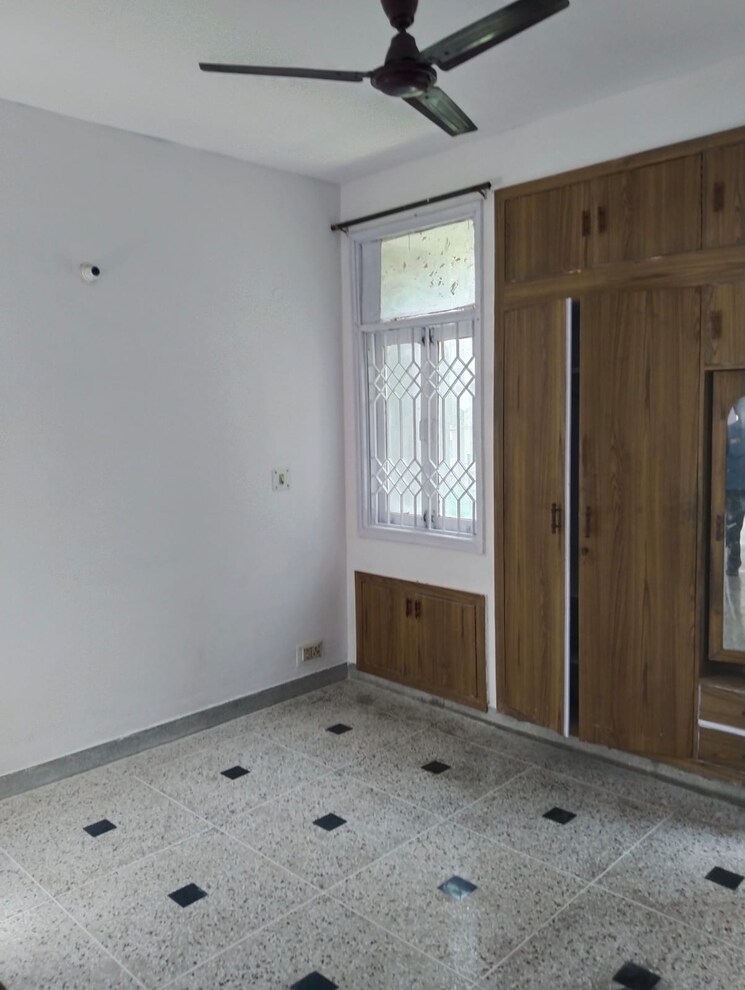 Room, sector 6 dwarka 3 Bedroom 1400 Sq.Ft. Apartment In Sector 6 Dwarka Delhi 9024686