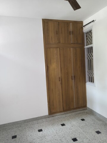 Furnished Amenities in 3 BHK Apartment at Sector 6 Dwarka – for Rent