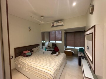 Team Area in 2 BHK Apartment at Versova Heaven CHS, Andheri West – for Rent