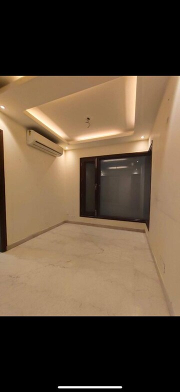 Room in 3 BHK Builder Floor at Greater Kailash Part 3 – for Rent