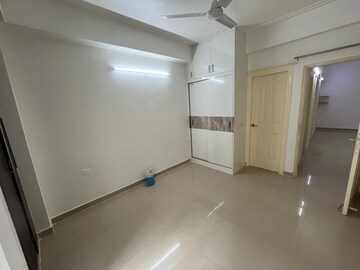 Room in 2 BHK Apartment at Jm Orchid, Sector 76 – for Rent