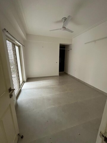 Room in 2 BHK Apartment at Jm Orchid, Sector 76 – for Rent
