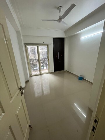 Room in 2 BHK Apartment at Jm Orchid, Sector 76 – for Rent