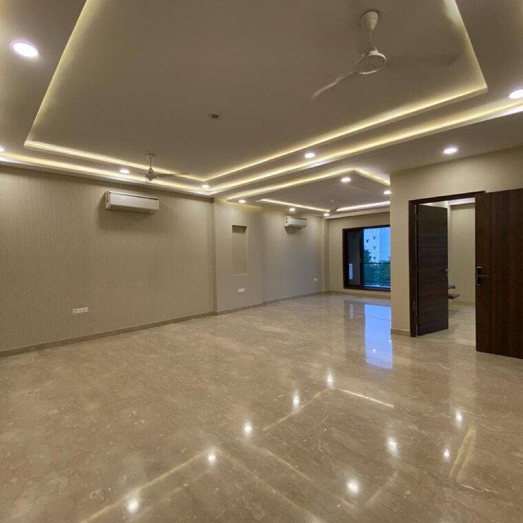 Room, dlf phase ii 6+ Bedroom 402 Sq.Yd. Independent House In Dlf Phase ii Gurgaon 9024732