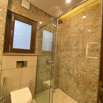 Bathroom in 6+ BHK Independent House at Dlf Phase ii – for Sale