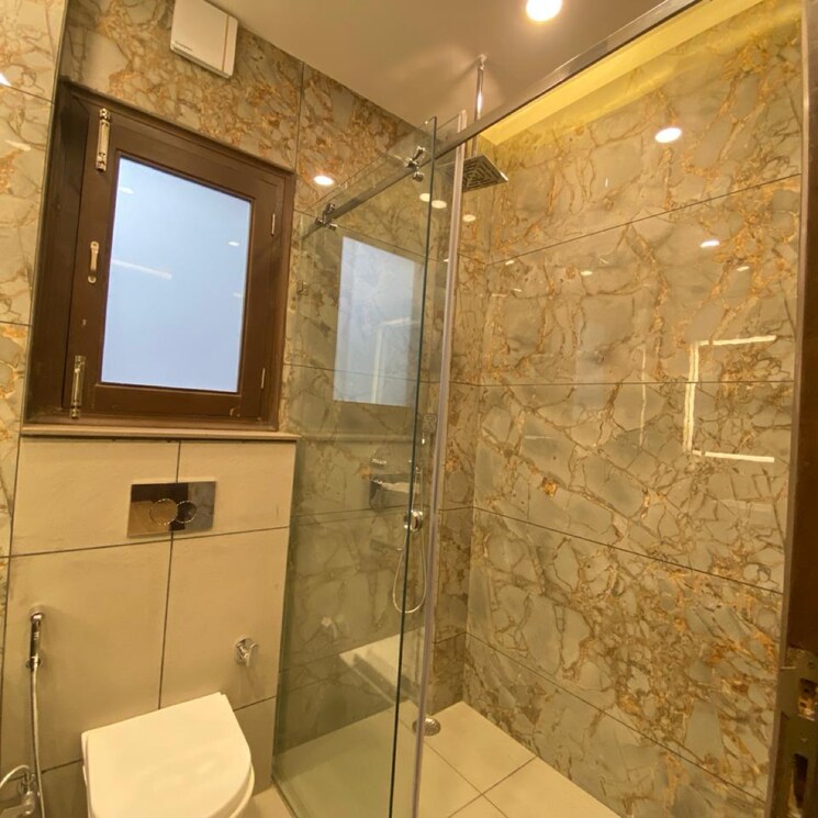 Bathroom, dlf phase ii 6+ Bedroom 402 Sq.Yd. Independent House In Dlf Phase ii Gurgaon 9024732