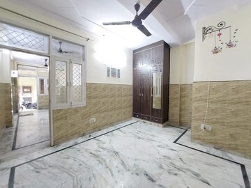 Room in 1 BHK Builder Floor at Mayur Vihar Phase 1 – for Rent