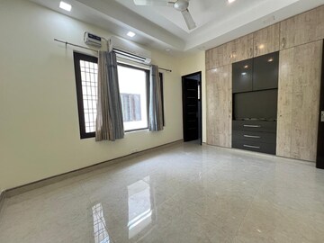 Room in 4 BHK Independent House at Vasant Kunj – for Rent