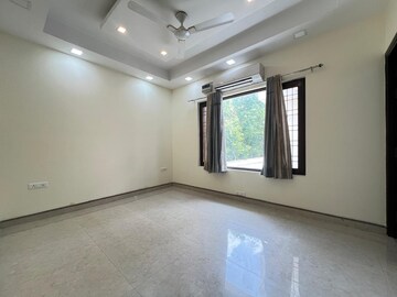 Room in 4 BHK Independent House at Vasant Kunj – for Rent