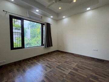 Room in 4 BHK Independent House at Vasant Kunj – for Rent