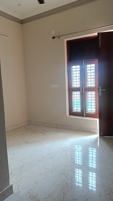 Room in 3 BHK Builder Floor at RWA Apartments Sector 41, Sector 41 – for Rent