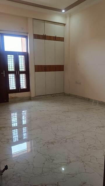 Room in 3 BHK Builder Floor at RWA Apartments Sector 41, Sector 41 – for Rent