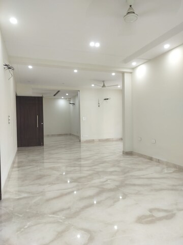 Room in 3 BHK Builder Floor at SR Homes Gurgaon, Sector 41 – for Rent