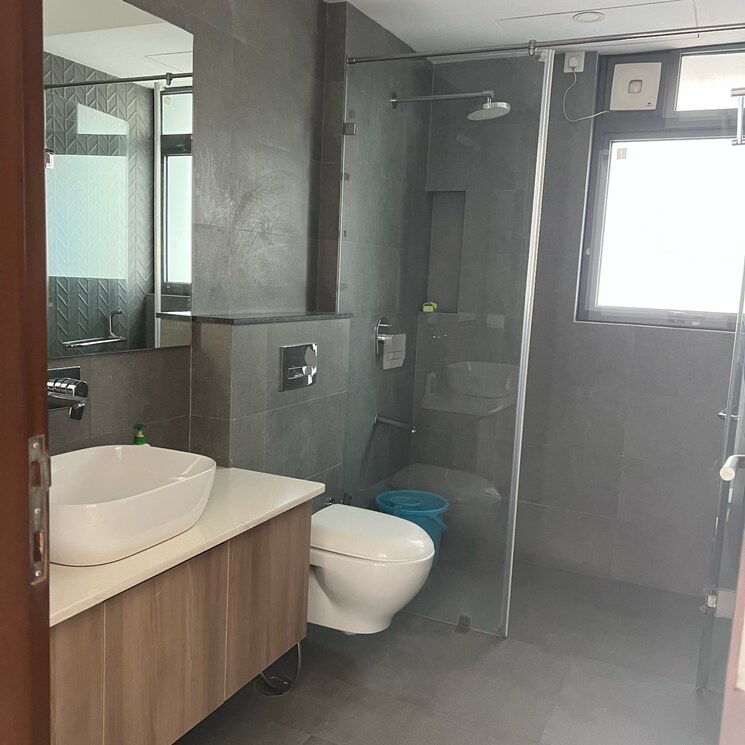Bathroom, dlf phase ii 5 Bedroom 200 Sq.Yd. Independent House In Dlf Phase ii Gurgaon 9024832