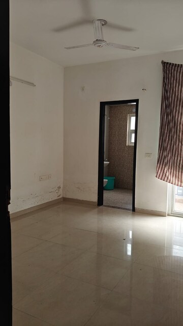 Room in 3 BHK Apartment at Omaxe Ambrosia, North Mullanpur – for Rent