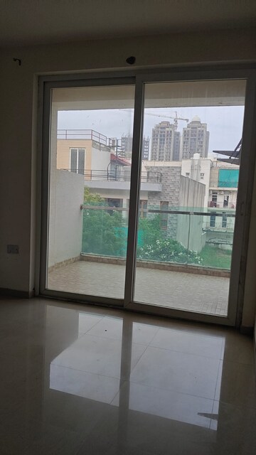 Room in 3 BHK Apartment at Omaxe Ambrosia, North Mullanpur – for Rent
