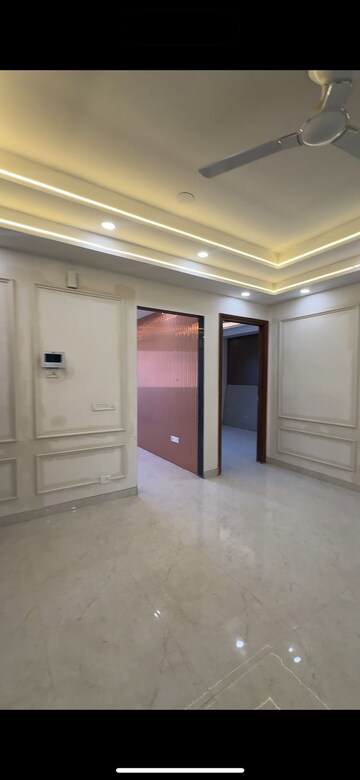 Building Lobby in 2 BHK Apartment at Suncity Avenue 76, Sector 76 – for Rent