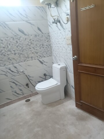 Master Bedroom in 3 BHK Builder Floor at RWA Apartments Sector 50, Sector 50 – for Rent