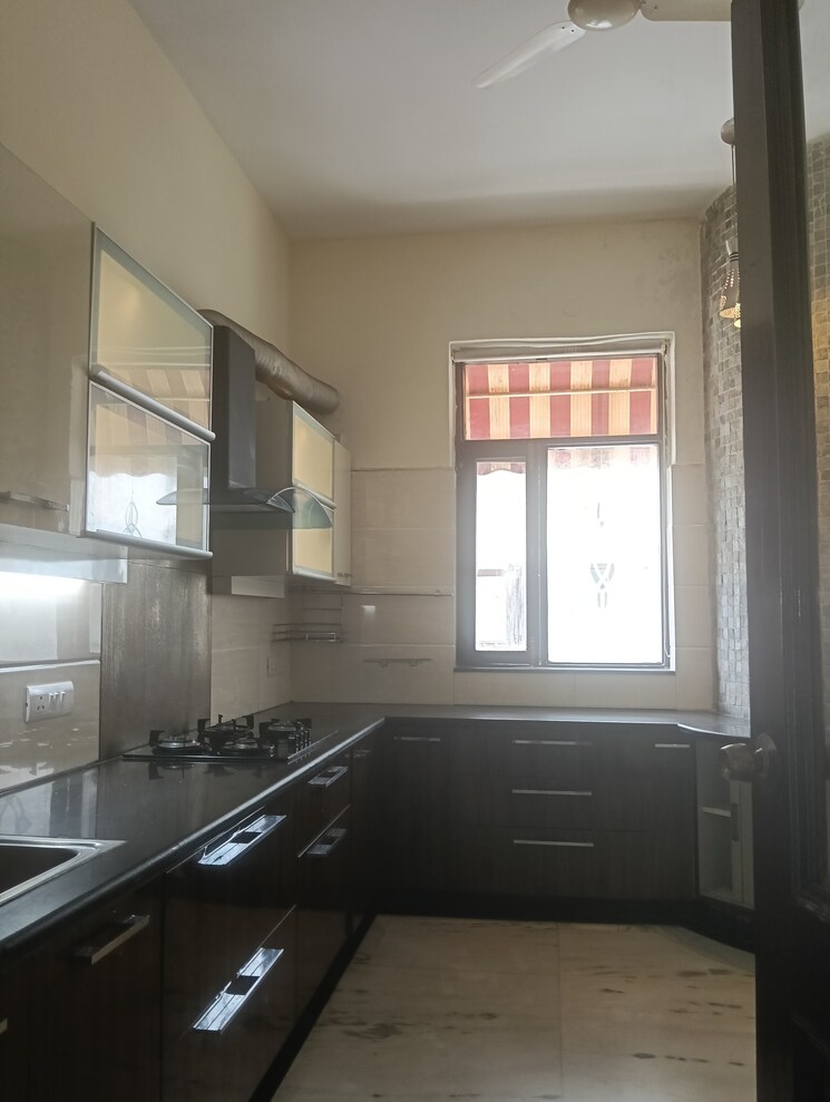 Kitchen, iffco colony 3 Bedroom 3000 Sq.Ft. Builder Floor In Iffco Colony Gurgaon 9024911