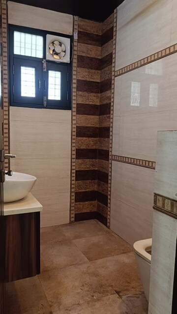 Bathroom in 3 BHK Builder Floor at RWA Apartments Sector 51, Sector 51 – for Rent