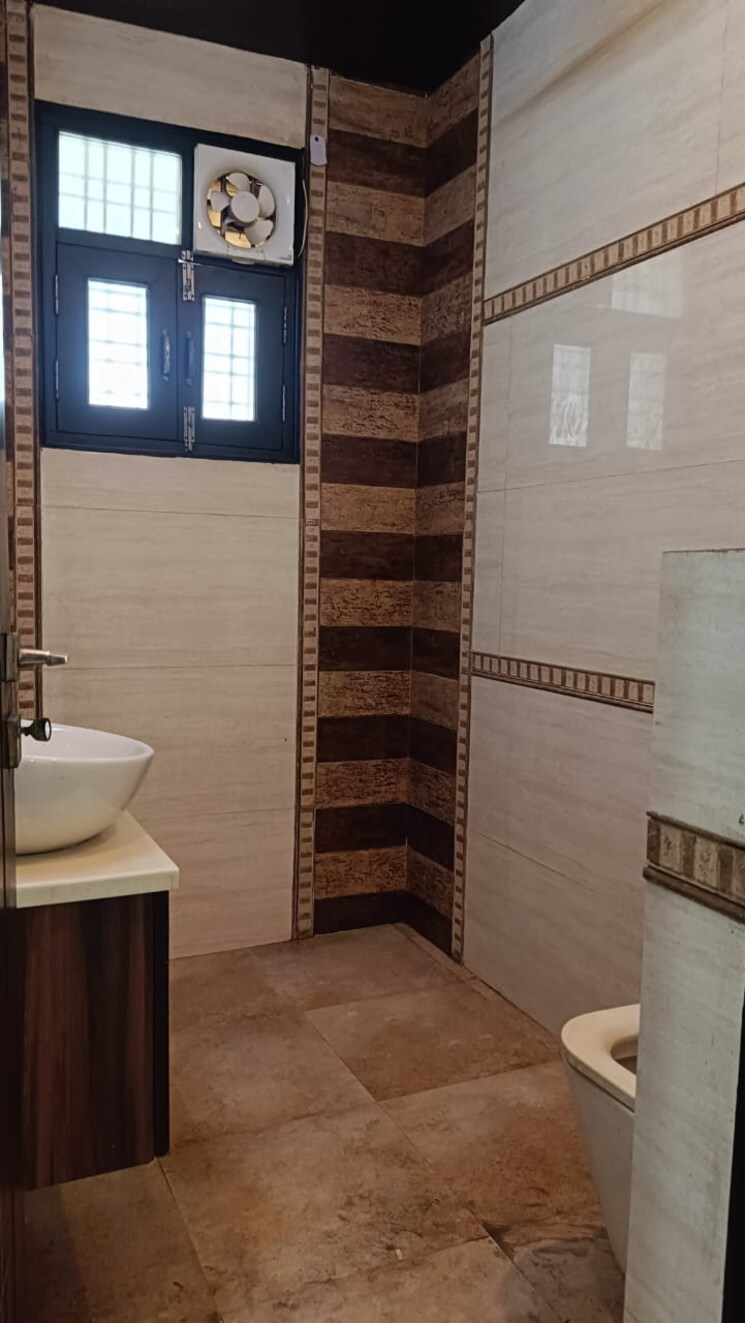Bathroom, rwa-apartments-sector-51 3 Bedroom 3500 Sq.Ft. Builder Floor In Sector 51 Noida 9024961