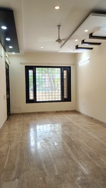Room in 3 BHK Builder Floor at RWA Apartments Sector 51, Sector 51 – for Rent
