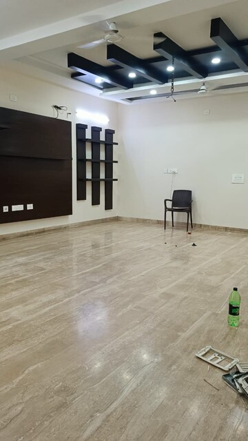 Room in 3 BHK Builder Floor at RWA Apartments Sector 51, Sector 51 – for Rent