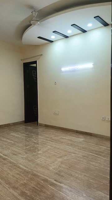 Room in 3 BHK Builder Floor at RWA Apartments Sector 51, Sector 51 – for Rent