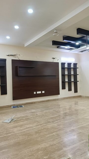 Room in 3 BHK Builder Floor at RWA Apartments Sector 51, Sector 51 – for Rent