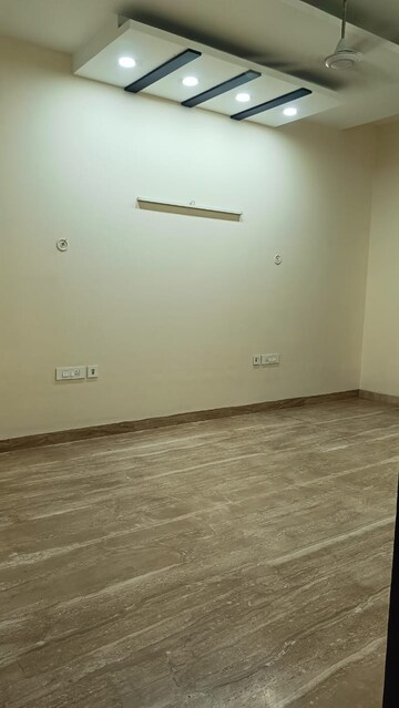 Room in 3 BHK Builder Floor at RWA Apartments Sector 51, Sector 51 – for Rent