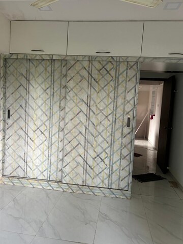 Room in 2 BHK Apartment at Castle Rock, Powai – for Rent