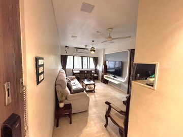 Room in 2 BHK Apartment at Andheri West – for Rent