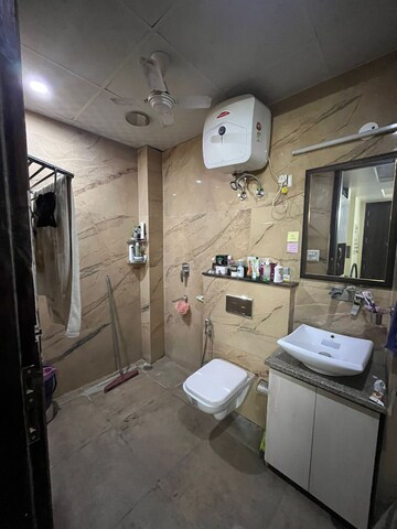 Bathroom in 1 BHK Builder Floor at SAS Tower, Sector 38 – for Rent