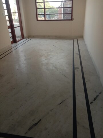 Room in 2 BHK Apartment at Gaur City-2, Gaur City 2 – for Rent