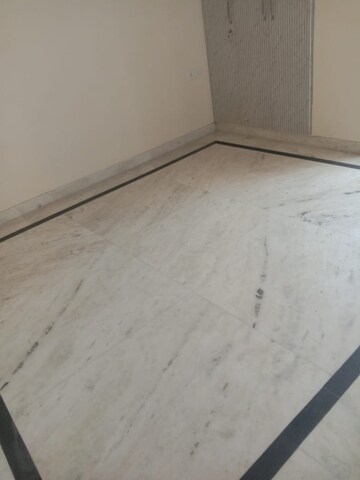 Room in 2 BHK Apartment at Gaur City-2, Gaur City 2 – for Rent