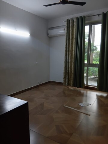 Room in 3 BHK Apartment at Vatika City, Sector 49 – for Rent